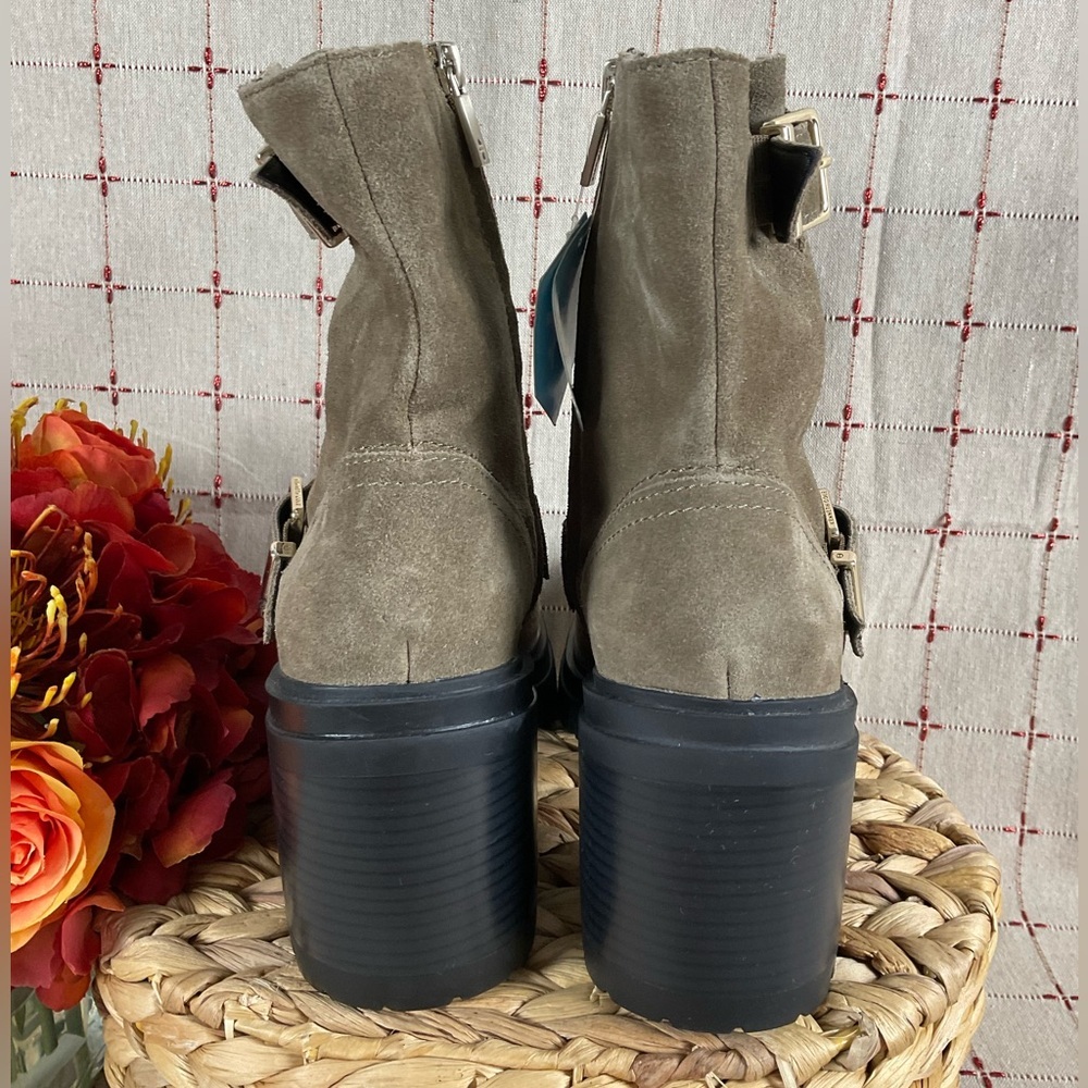 Kenneth Cole “Rhode” Suede Ankle Boots Double Buckle Lug Polar Grip Sole Sz 9 - Picture 4 of 8